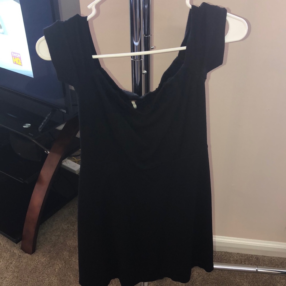 Black mini off shoulder short sleeve dress